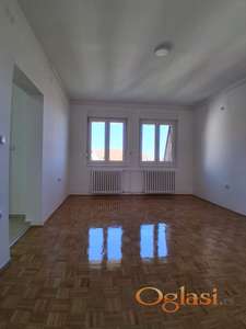 Prodaja-komforan dvosoban stan kod Sajma-62m2